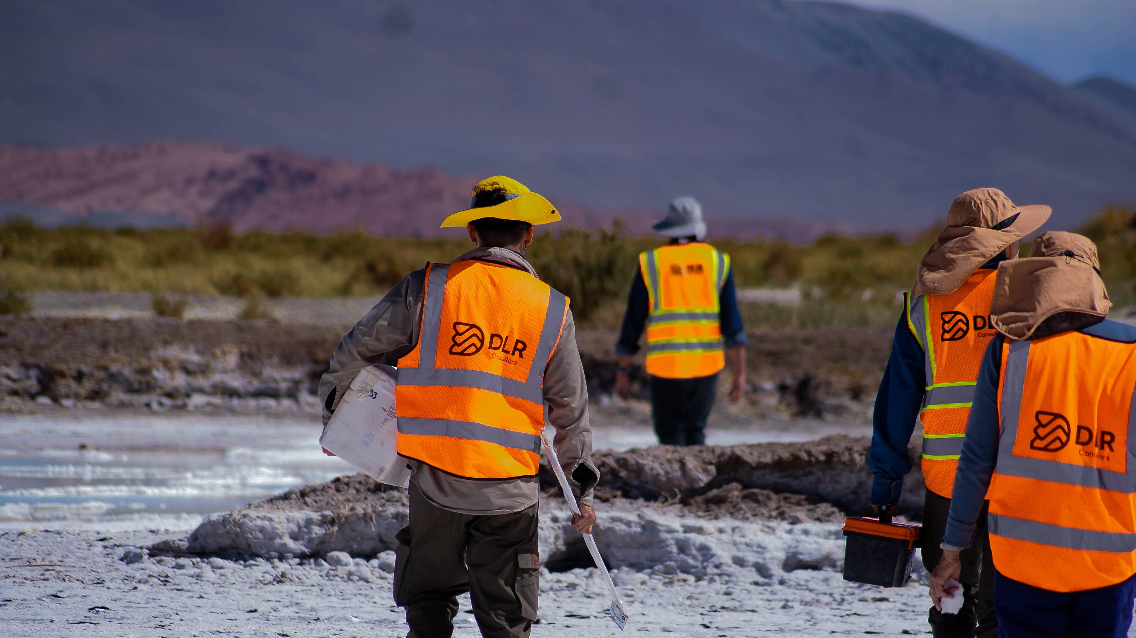 Equipo DLR en campo - salar de litio
